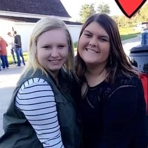 Meet your Posher, Caetlin